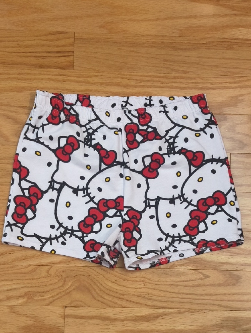 Hello Kitty White Shorts Red Bow Print Size 10 EUC